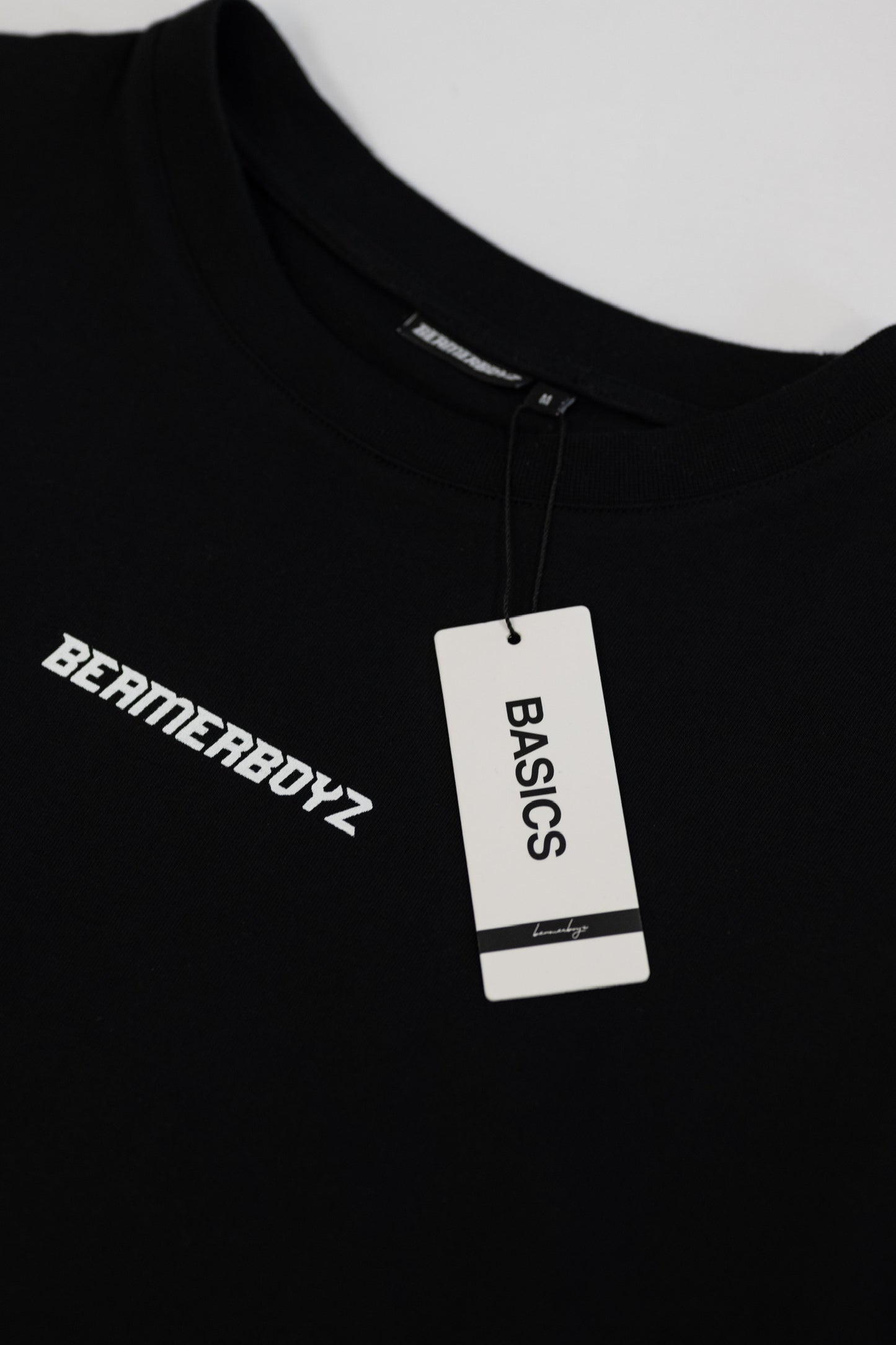 BASIC T-SHIRT